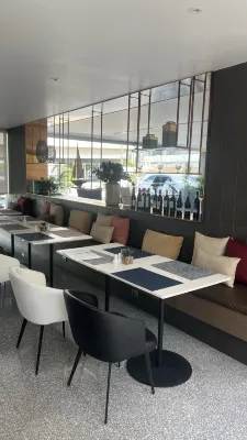 Montana Hotel & Residence Restauration Photos