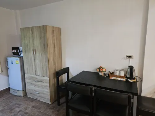 Phratamnak Inn - 100 Meter from Beach Zimmer Photos
