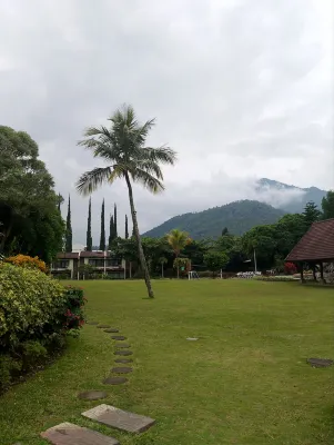 ÉL Hotel Kartika Wijaya Batu Рядом с отелем Photos