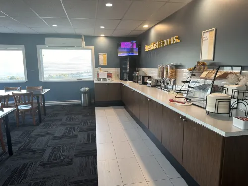 Days Inn by Wyndham Kamloops BC Photos