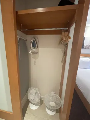 Hampton by Hilton London Waterloo Rooms Photos