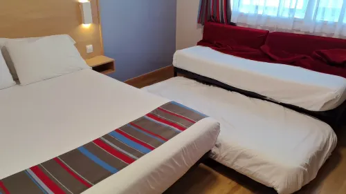 Travelodge Barcelona Fira Zimmer Photos