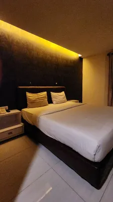 Empress Hotel Makassar City Center by Life Kamar Photos