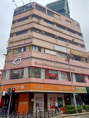 YY48 Hotel 2 Mins Walk from Masjid Jamek LRT Station Exterior Photos