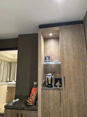XO Hotels Blue Tower Zimmer Photos
