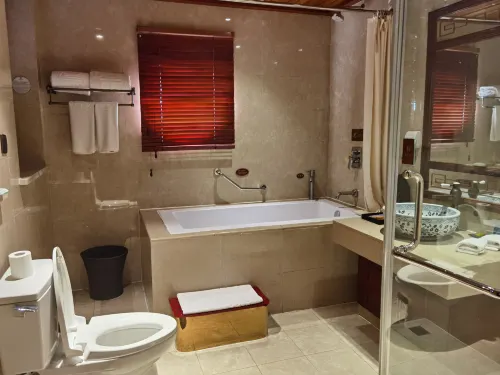Chong Ning Castle Hotel Rooms Photos