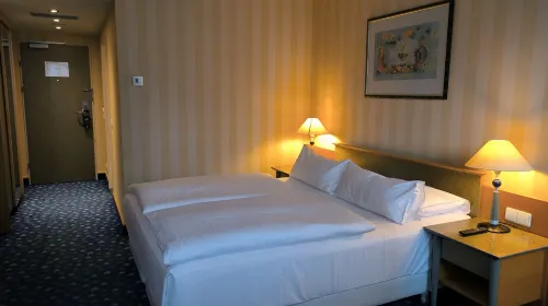 NH Danube City Rooms Photos