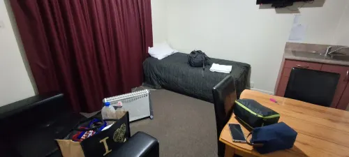 High Country Motel & Backpackers Rooms Photos
