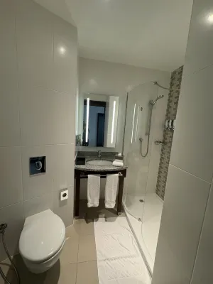 Hampton by Hilton Dubai Al Barsha Rooms Photos
