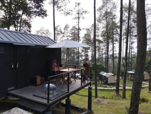 Bobocabin Pacet, Mojokerto Espaces publics Photos