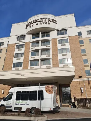 DoubleTree by Hilton Dulles Airport - Sterling Exterior Photos