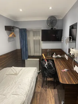 Crestfield Hotel Rooms Photos