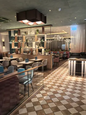DoubleTree by Hilton London Victoria Dining Photos