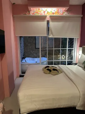 Verse Lite Hotel Gajah Mada Zimmer Photos