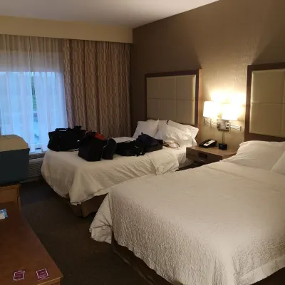 Hampton Inn & Suites by Hilton Truro Rooms Photos