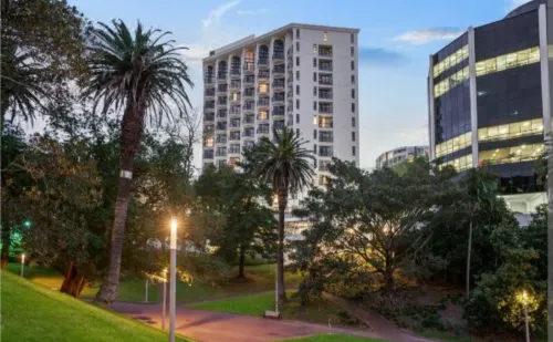 Parkside Hotel & Apartments Photos