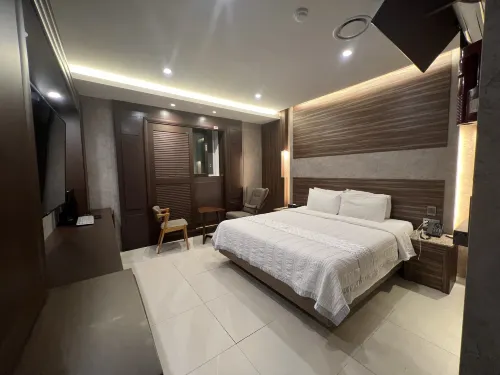 Aura Hotel Camere Photos