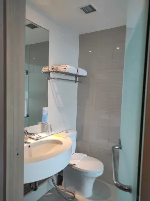 Holiday Inn Express Jakarta International Expo Chambres Photos