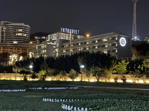 Sheraton Baku Intourist Рядом с отелем Photos