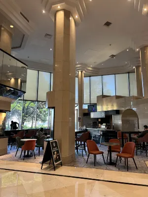 The Tower Hotel, by Thistle Mahlzeiten Photos