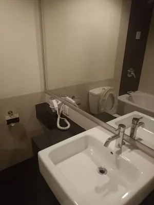Harmoni One Convention Hotel and Service Apartments Kamar Photos