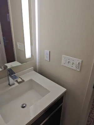 DoubleTree by Hilton Hotel Boston - Downtown Rooms Photos