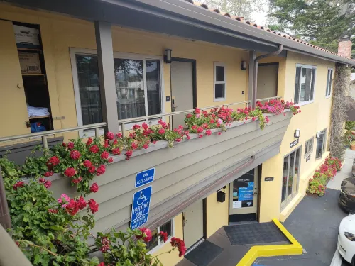 Best Western Carmels Town House Lodge Photos