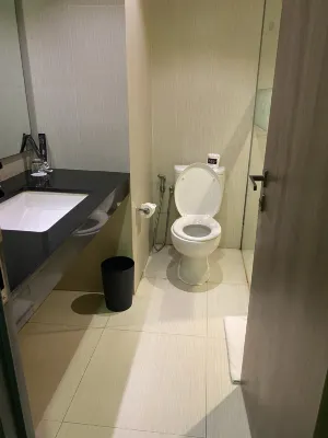 Hotel NEO+ Kuta Legian Kamar Photos