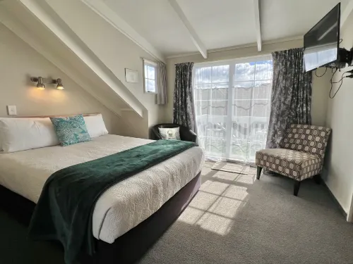 Cottage Mews Motel Rooms Photos