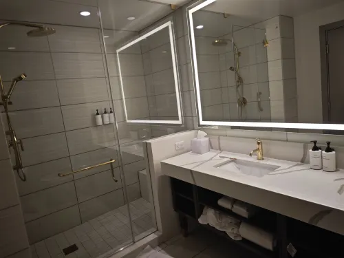 Las Vegas Hilton at Resorts World Rooms Photos
