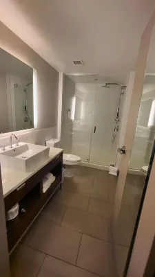 Element Vancouver Metrotown Rooms Photos