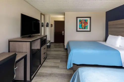 Super 8 by Wyndham Laredo Zimmer Photos