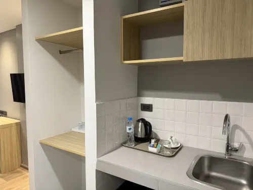 Prom Hotel Kamar Photos