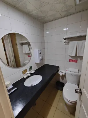 Yixuan Hotel (Fuzhou Sanfang Qixiang Dongmen Subway Station Store) Rooms Photos