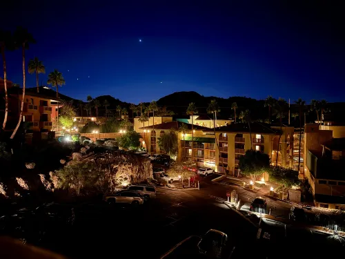 Hilton Phoenix Tapatio Cliffs Resort Near Hotel Photos