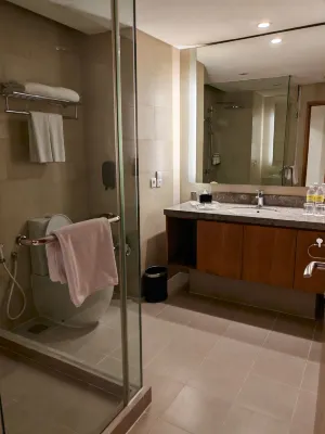 Holiday Inn & Suites Jakarta Gajah Mada Kamar Photos