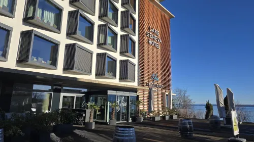Lake Geneva Hotel Exterior Photos