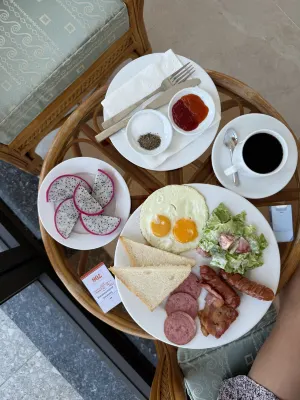 The Summer Hotel Makanan Photos