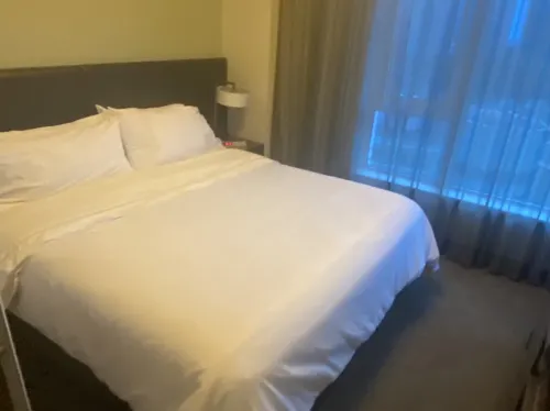 Element Vancouver Metrotown Rooms Photos