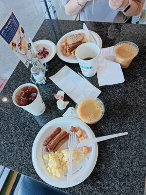 Holiday Inn Express & Suites Pasadena - Los Angeles 식사 Photos