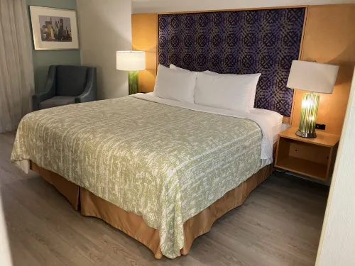 Best Western Premier Toronto Airport Carlingview Hotel Kamar Photos