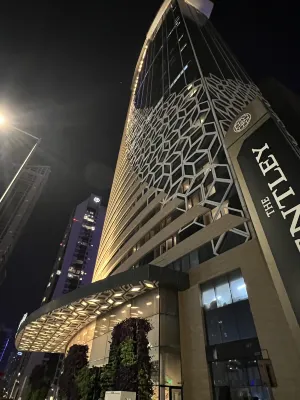 The Bentley Luxury Hotel & Suites Экстерьер Photos