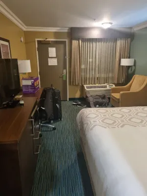 La Quinta Inn & Suites by Wyndham San Francisco Airport West Rooms Photos