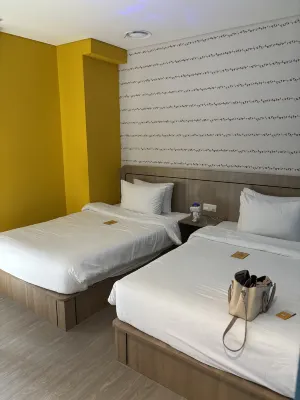 Yellow Bee Resort Cililitan Kamar Photos