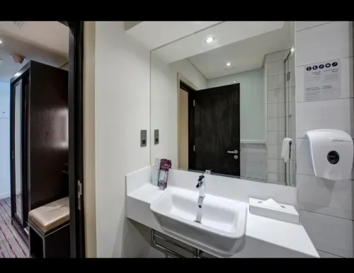 Premier Inn Dubai Ibn Battuta Mall Camere Photos