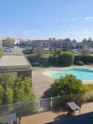 Holiday Inn Express Toulouse Airport Photos