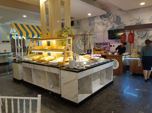 Royal Palm Hotel & Conference Center Cengkareng Makanan Photos
