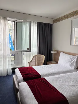 Drake Longchamp Rooms Photos