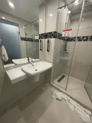Fairway Colombo - Sri Lanka's First Hotel With Robot Technology Rooms Photos