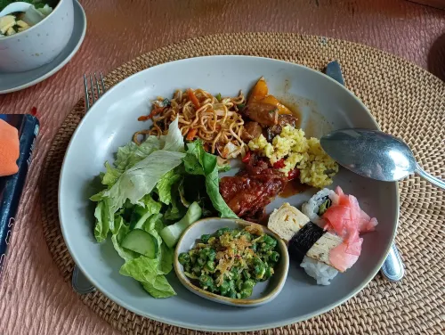 Maya Ubud Resort and Spa Makanan Photos